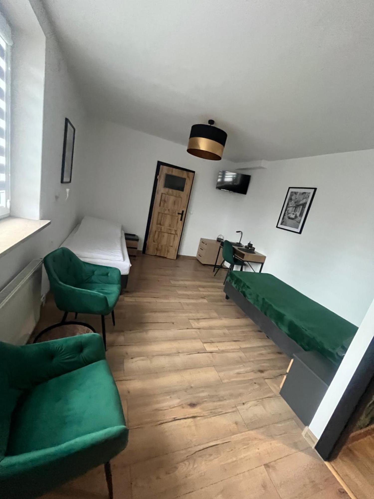 Happy 4 Aparthotel Krosno Exterior foto